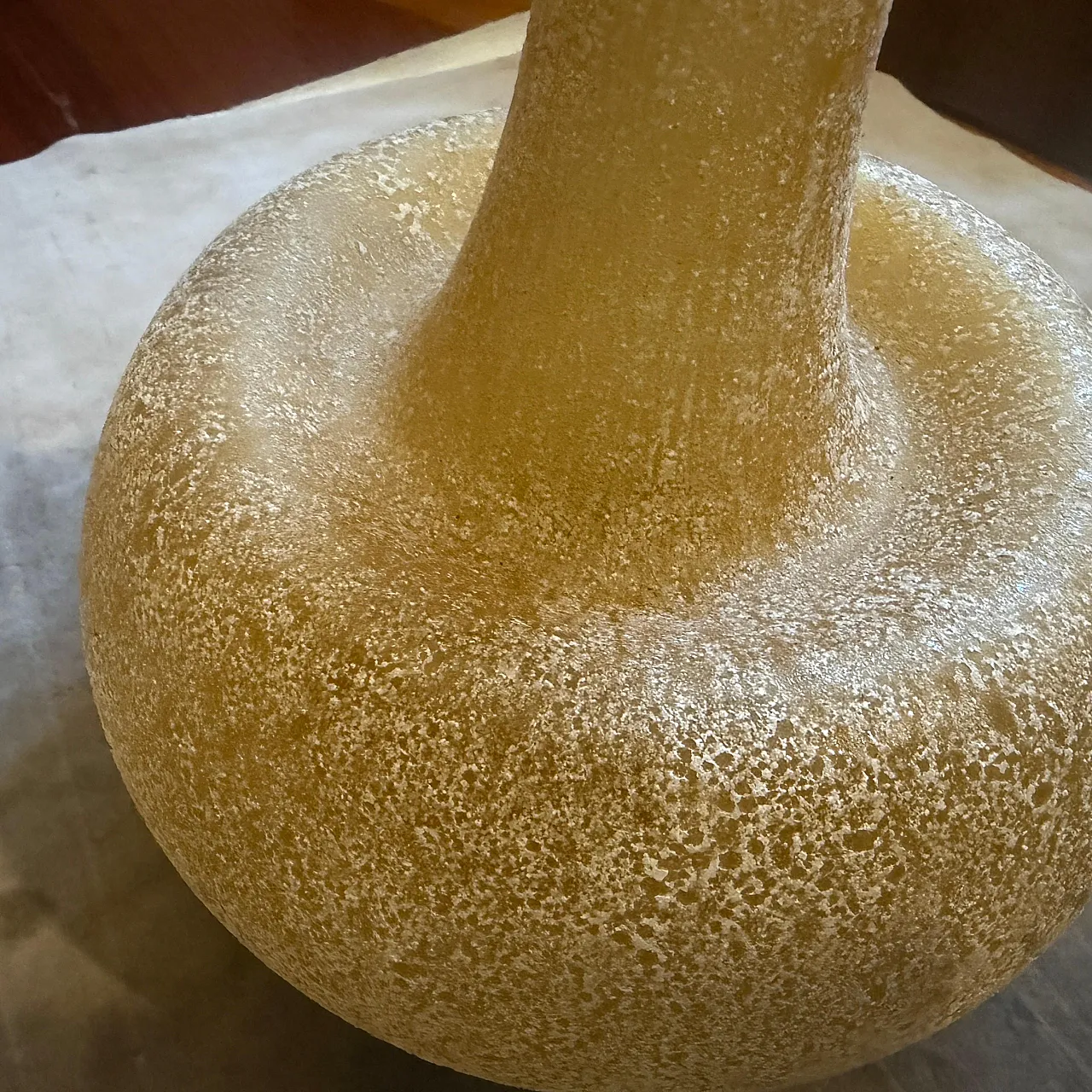 Cenedese style yellow scavo Murano glass vase, 1980s 7