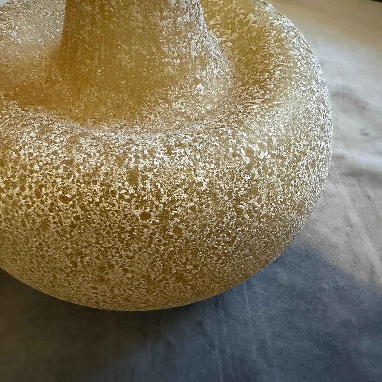 Cenedese style yellow scavo Murano glass vase, 1980s 8