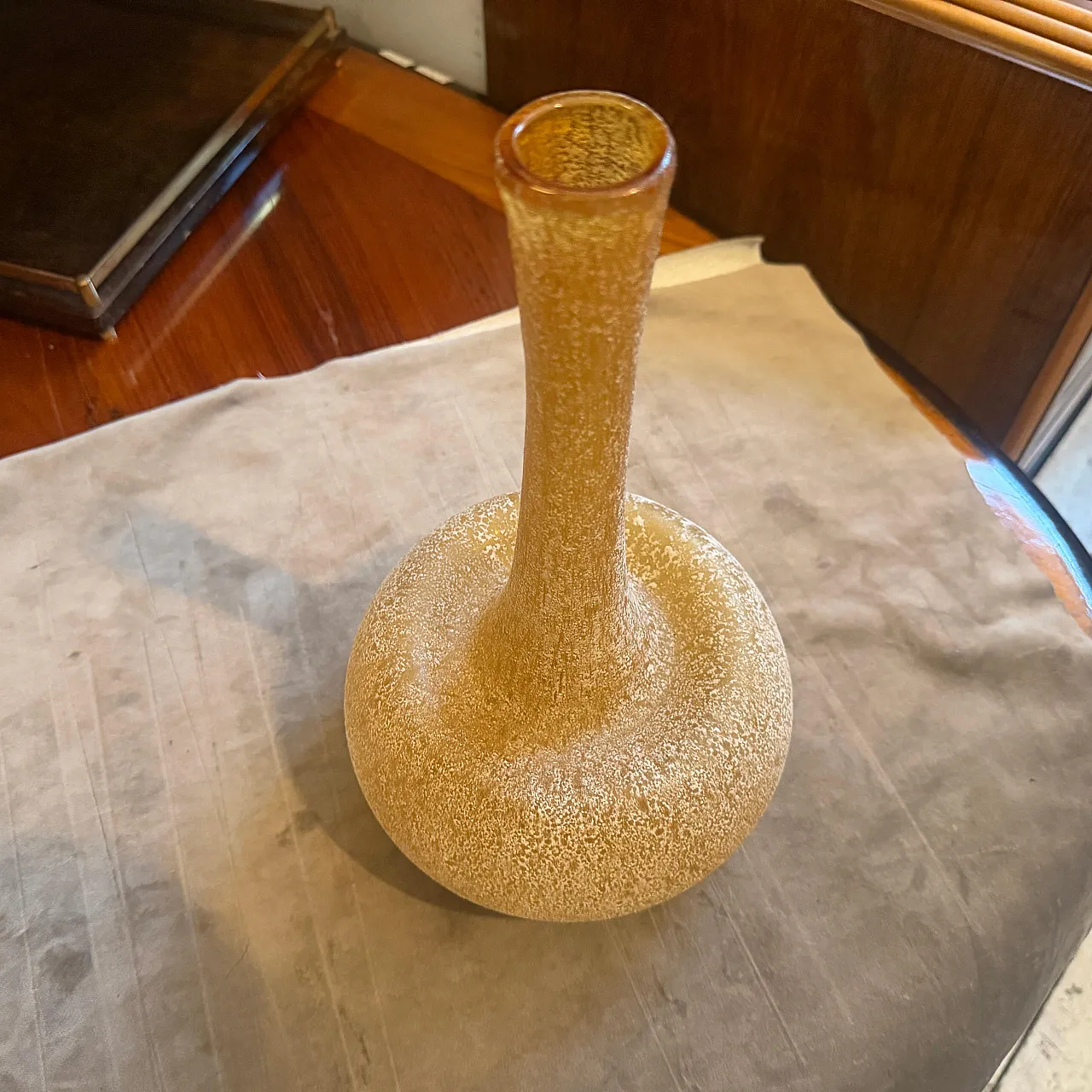 Cenedese style yellow scavo Murano glass vase, 1980s 9