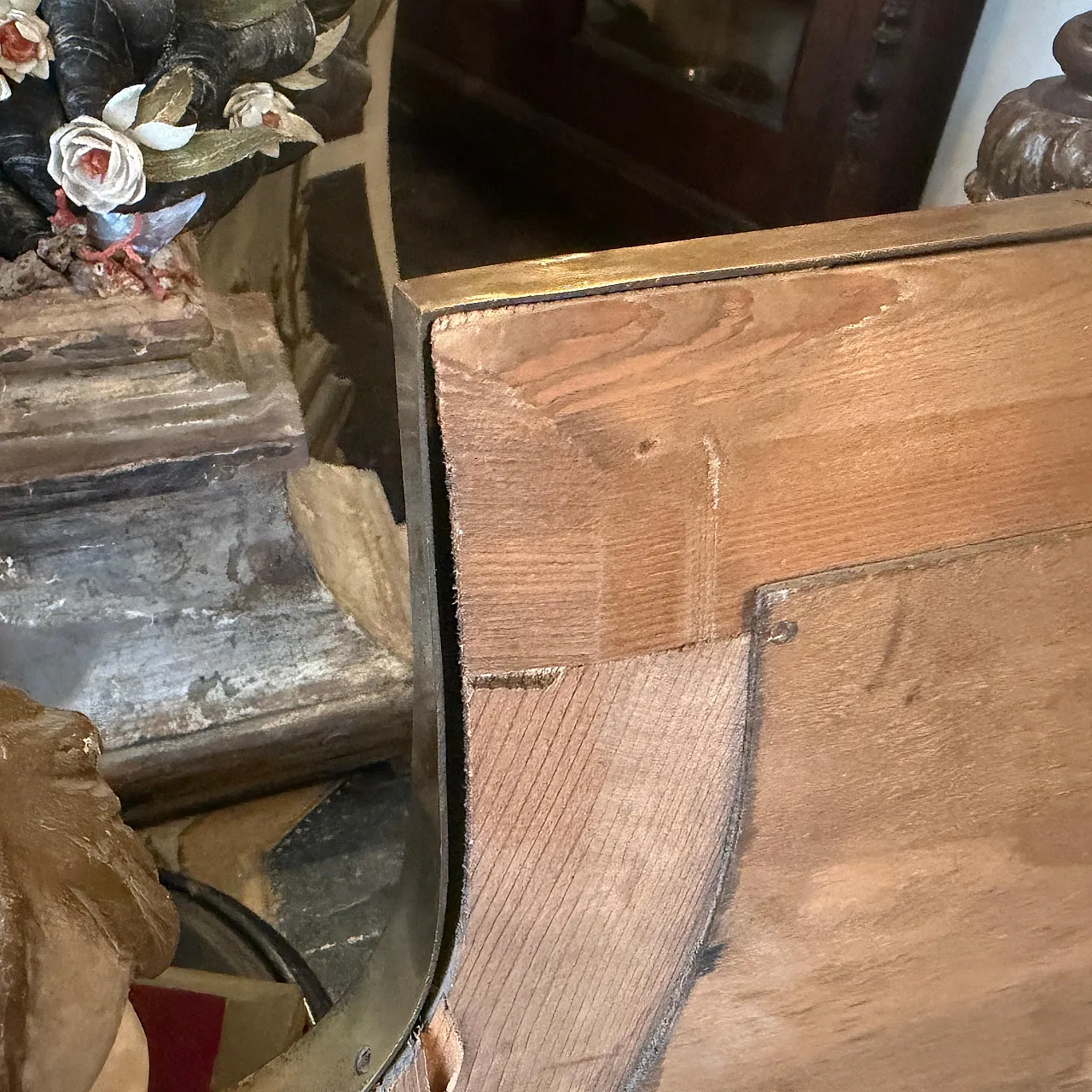 Specchio da parete a scudo in ottone di Gio Ponti, anni '60 14