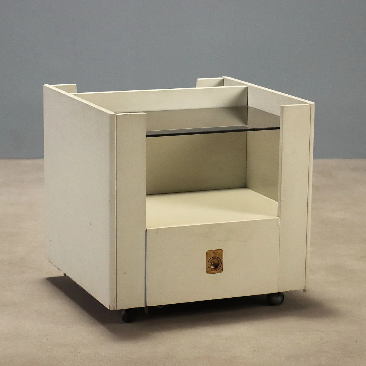Bedside table in white lacquered wood, 1970s 1