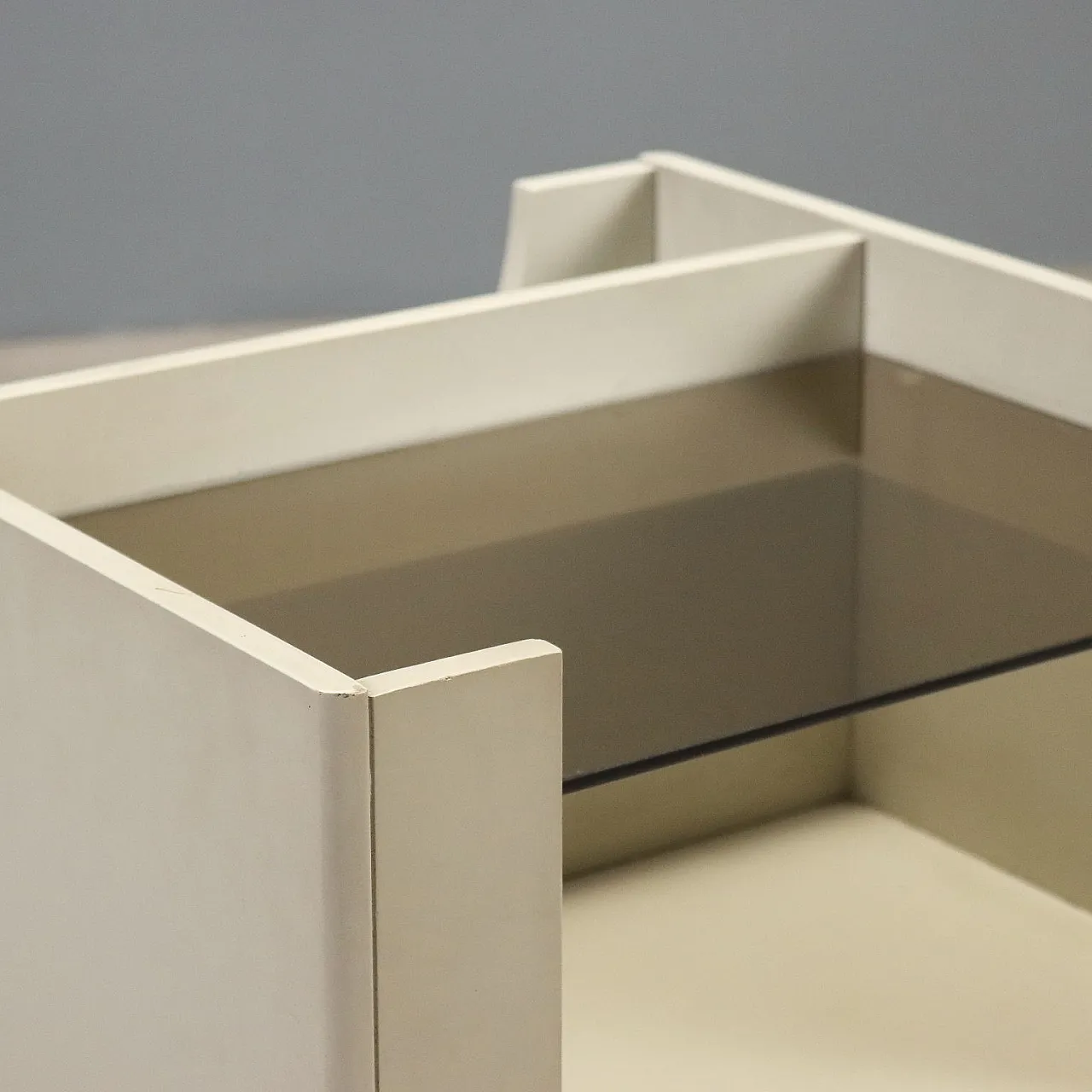 Bedside table in white lacquered wood, 1970s 3