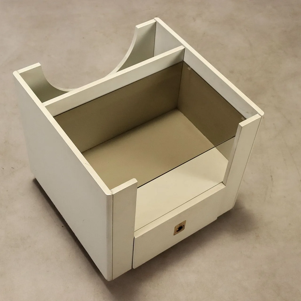 Bedside table in white lacquered wood, 1970s 5