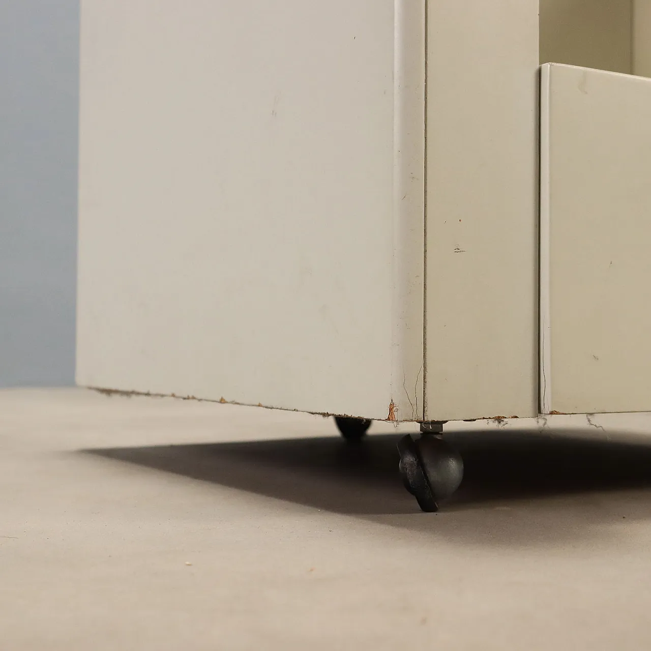 Bedside table in white lacquered wood, 1970s 6