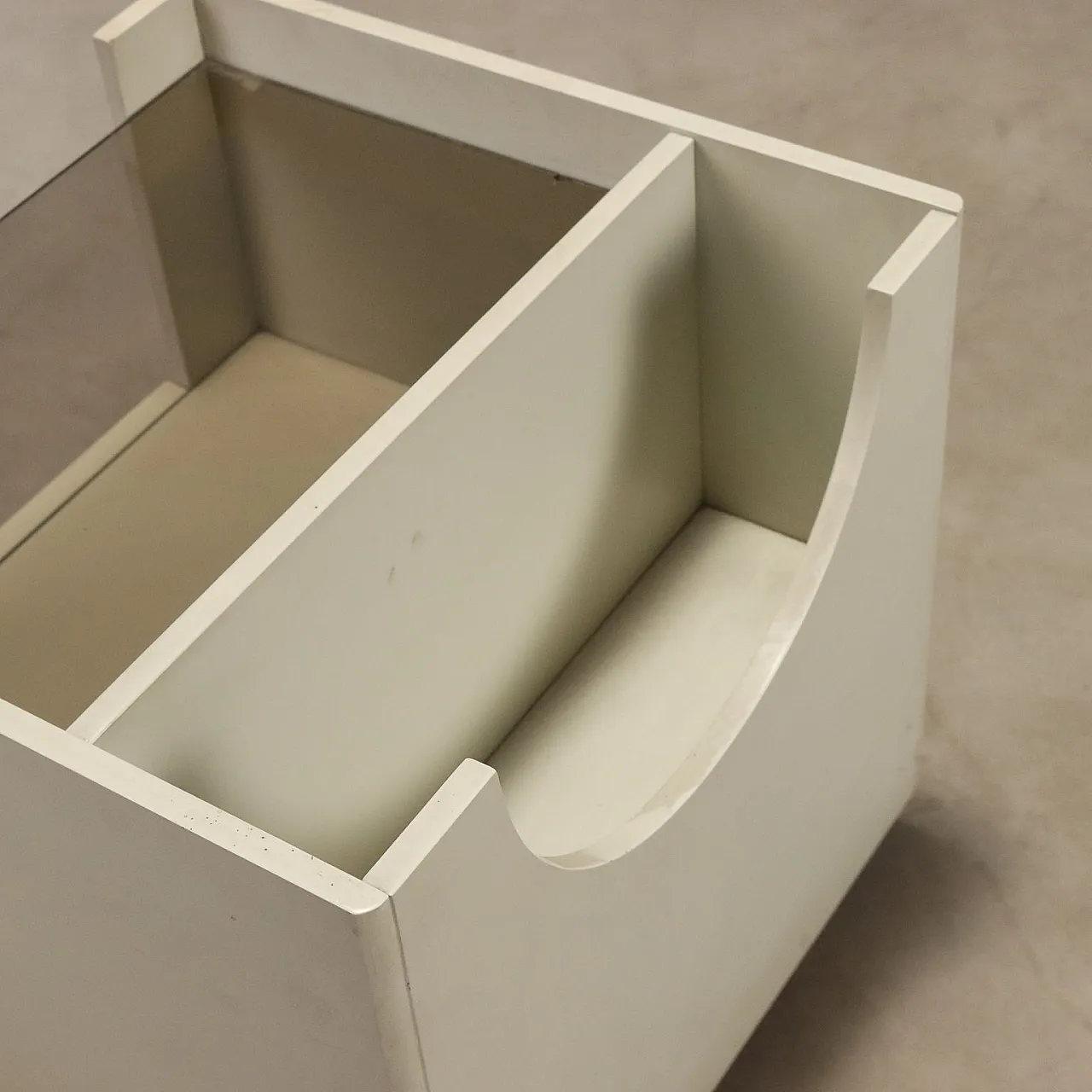 Bedside table in white lacquered wood, 1970s 8