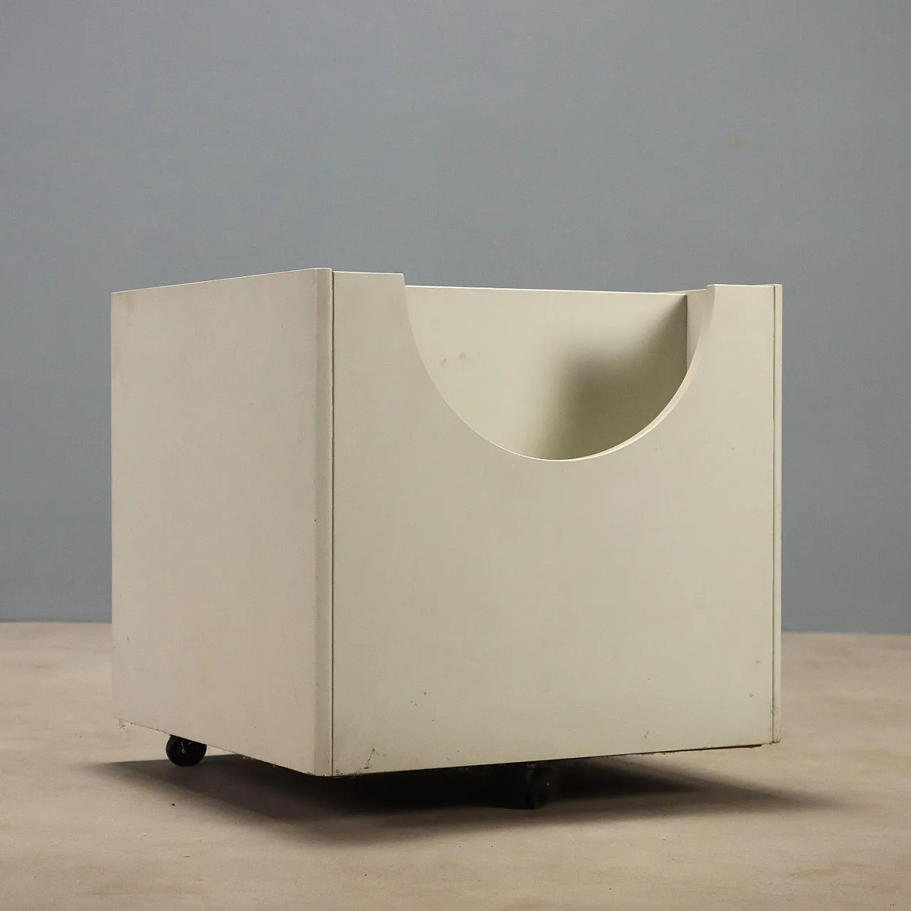 Bedside table in white lacquered wood, 1970s 9