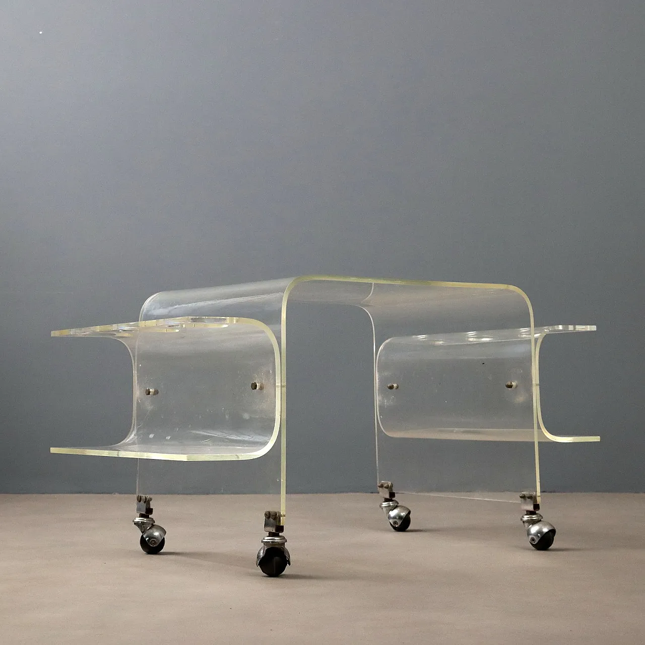 Plexiglass bar cart, late 20th century 6