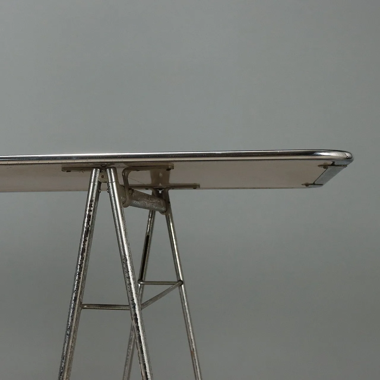 Table in chromed metal, 1970s 5