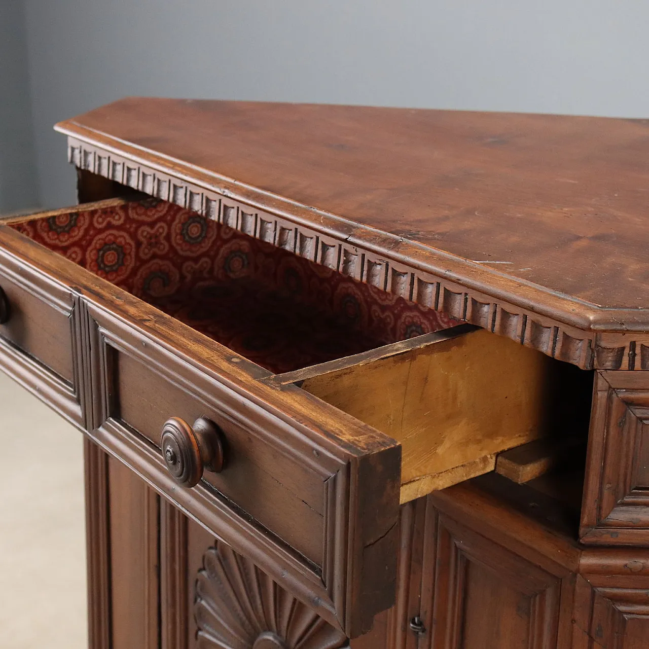 Baroque corner cupboard made with ancient woods, 20th century 4