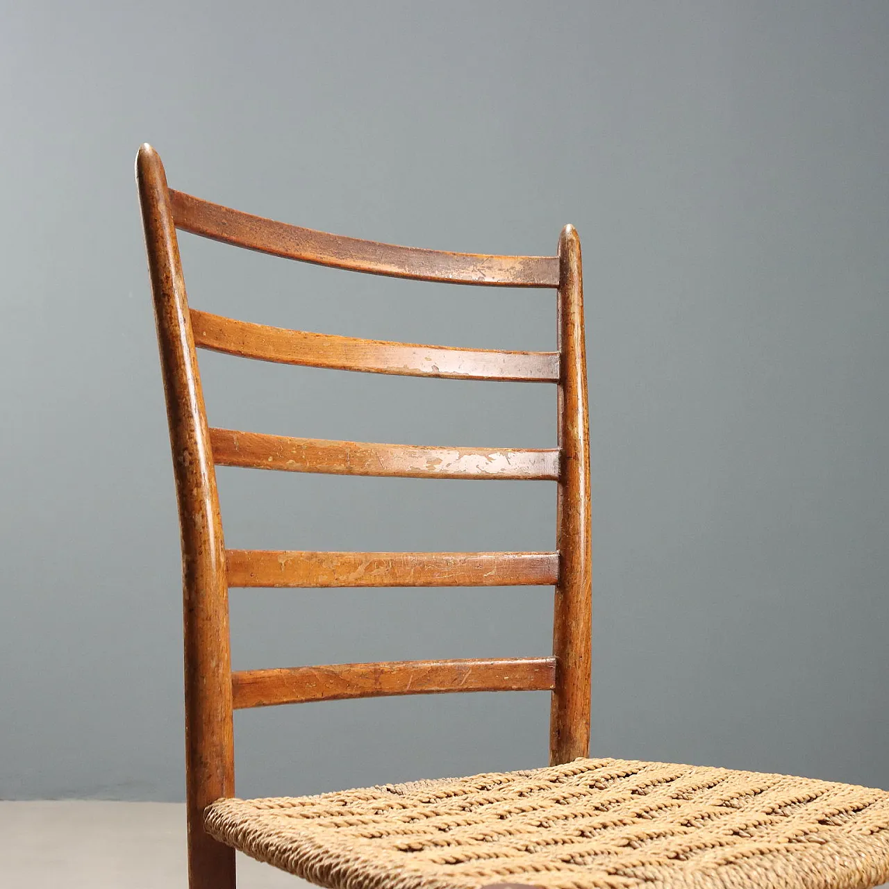 Pair of chairs in wood and woven rope, 1950s 3