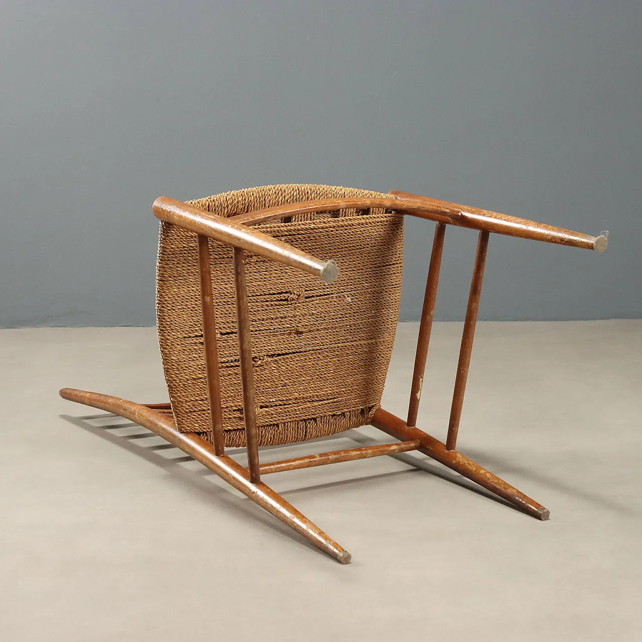 Pair of chairs in wood and woven rope, 1950s 10