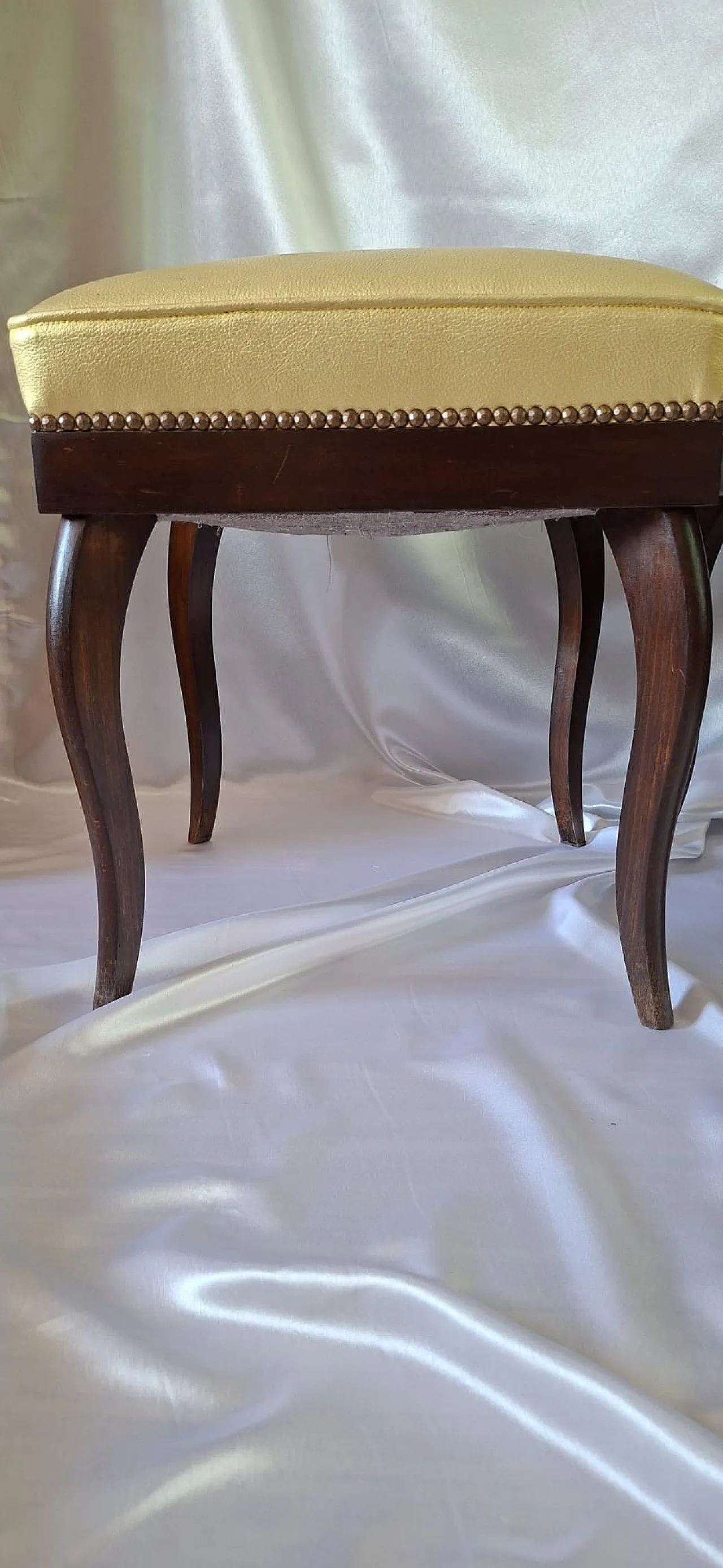 Due sgabelli in legno scuro tra fine 800 e inizio 900 1