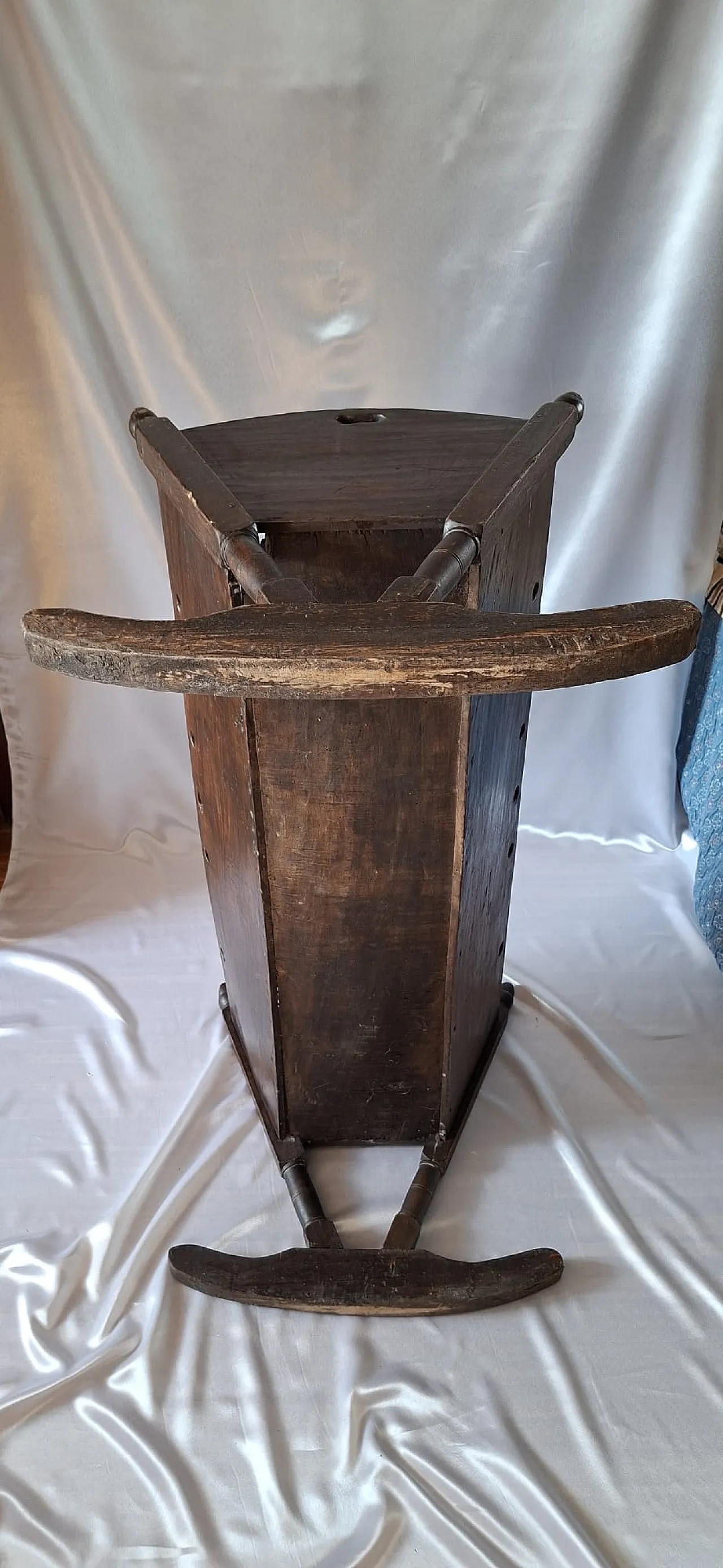 Culla a dondolo in legno, fine '800 2
