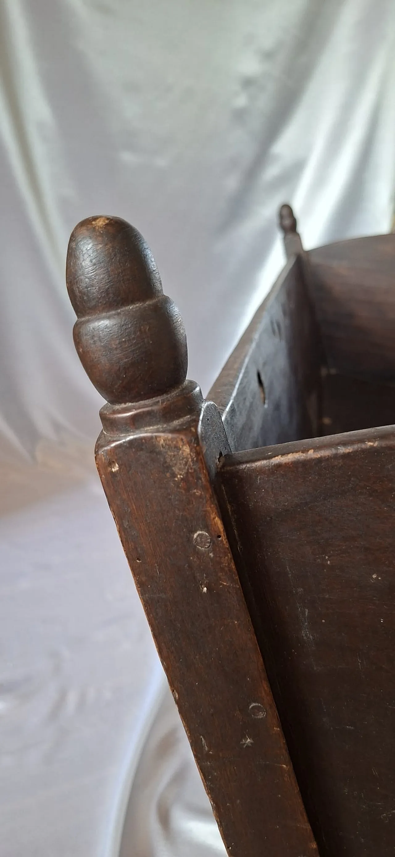 Culla a dondolo in legno, fine '800 10