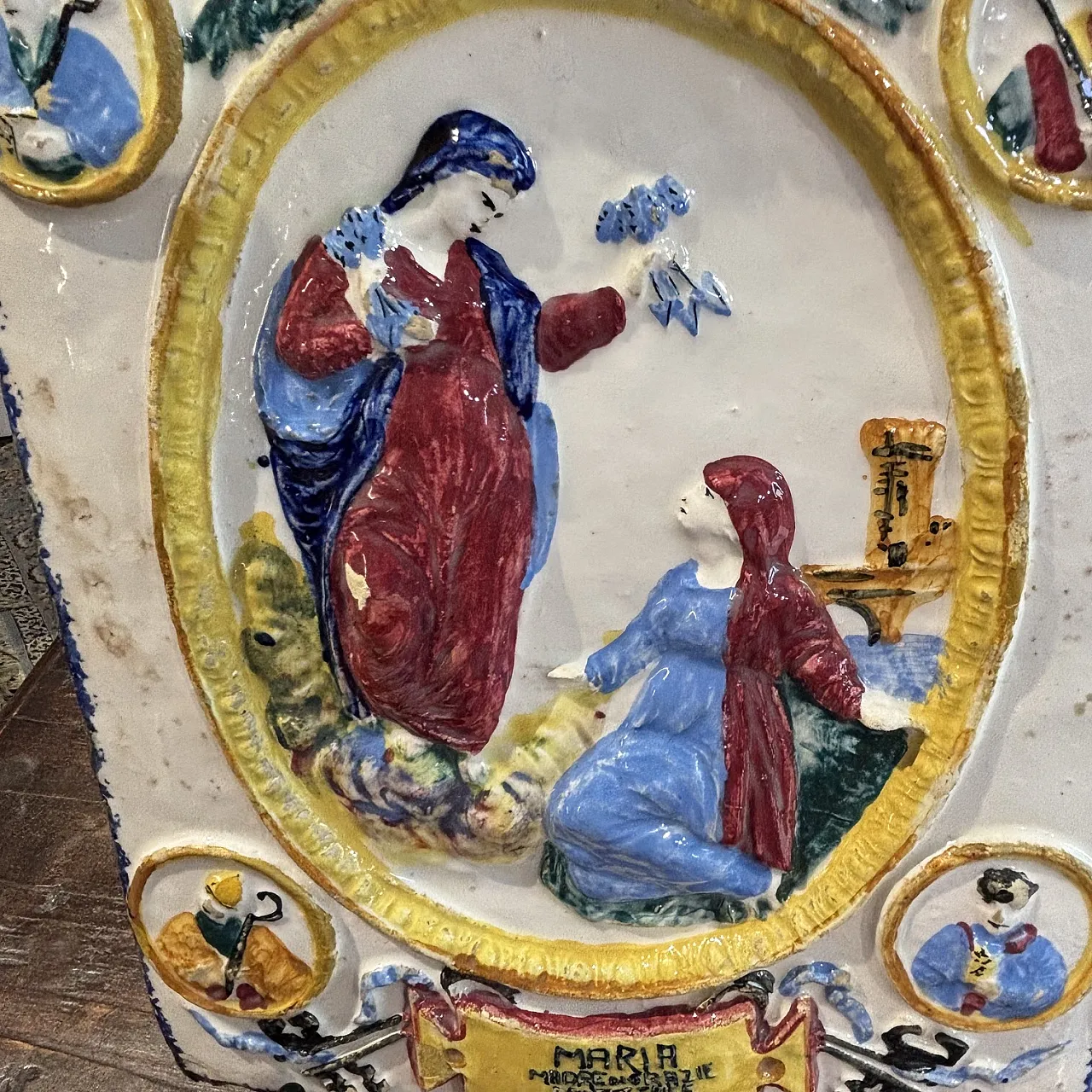 Polychrome majolica devotional plaque Blessed Virgin, 19th century 4