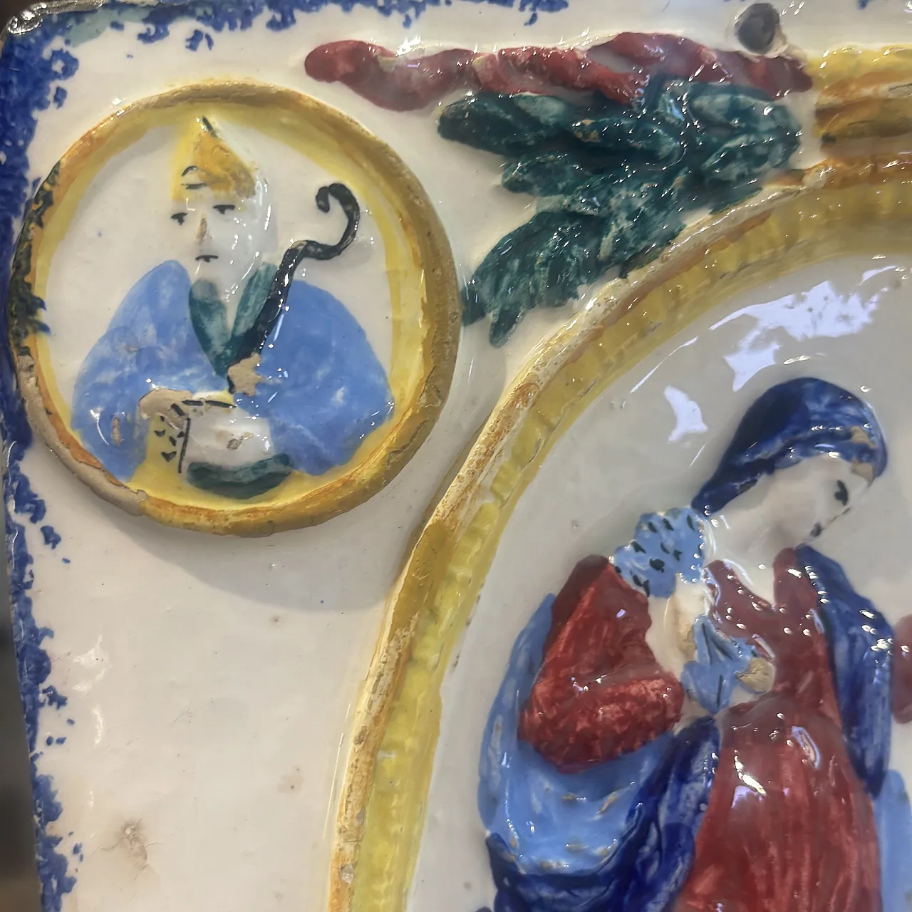 Polychrome majolica devotional plaque Blessed Virgin, 19th century 8