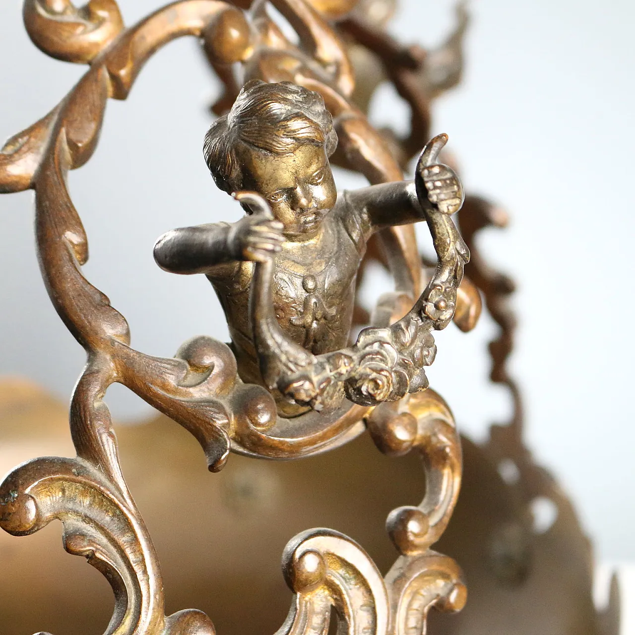 Centerpiece in gilt bronze and glass, 20th century 5