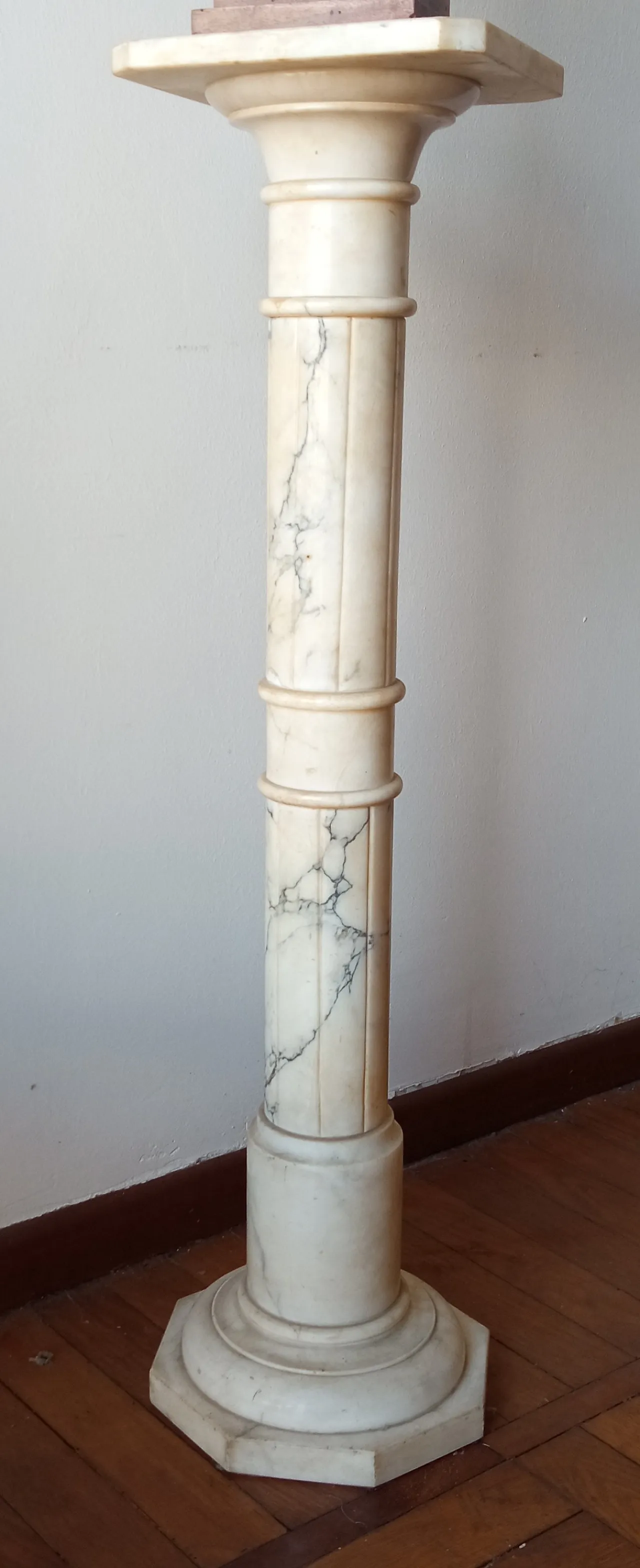 Colonna con piedistallo 1