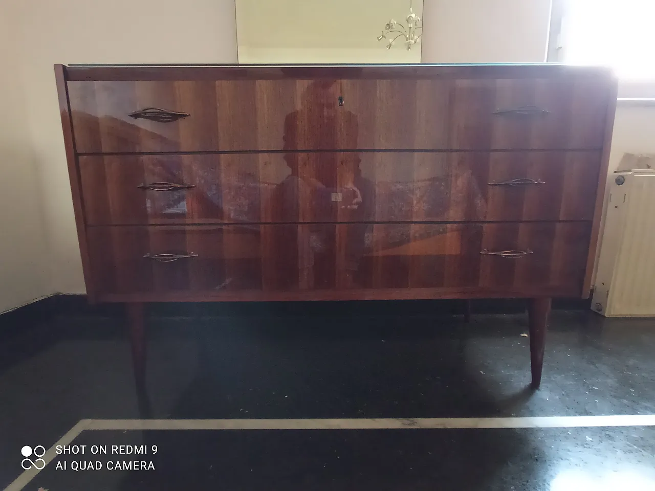 Cassettiera moderna della metà del secolo 1
