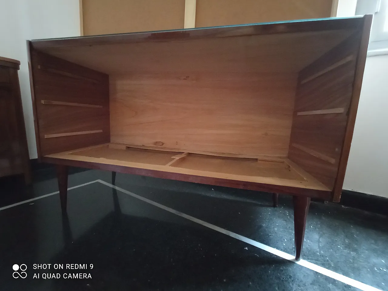 Cassettiera moderna della metà del secolo 2
