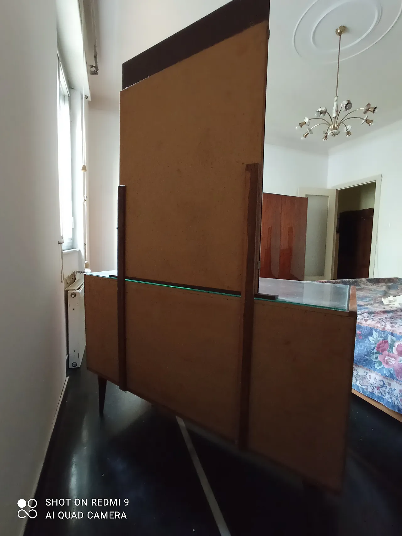 Cassettiera moderna della metà del secolo 7
