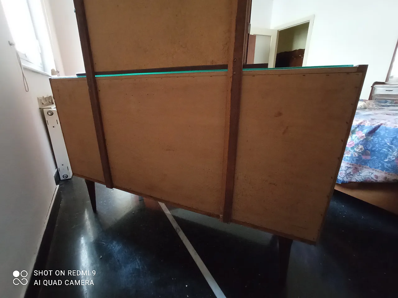 Cassettiera moderna della metà del secolo 8