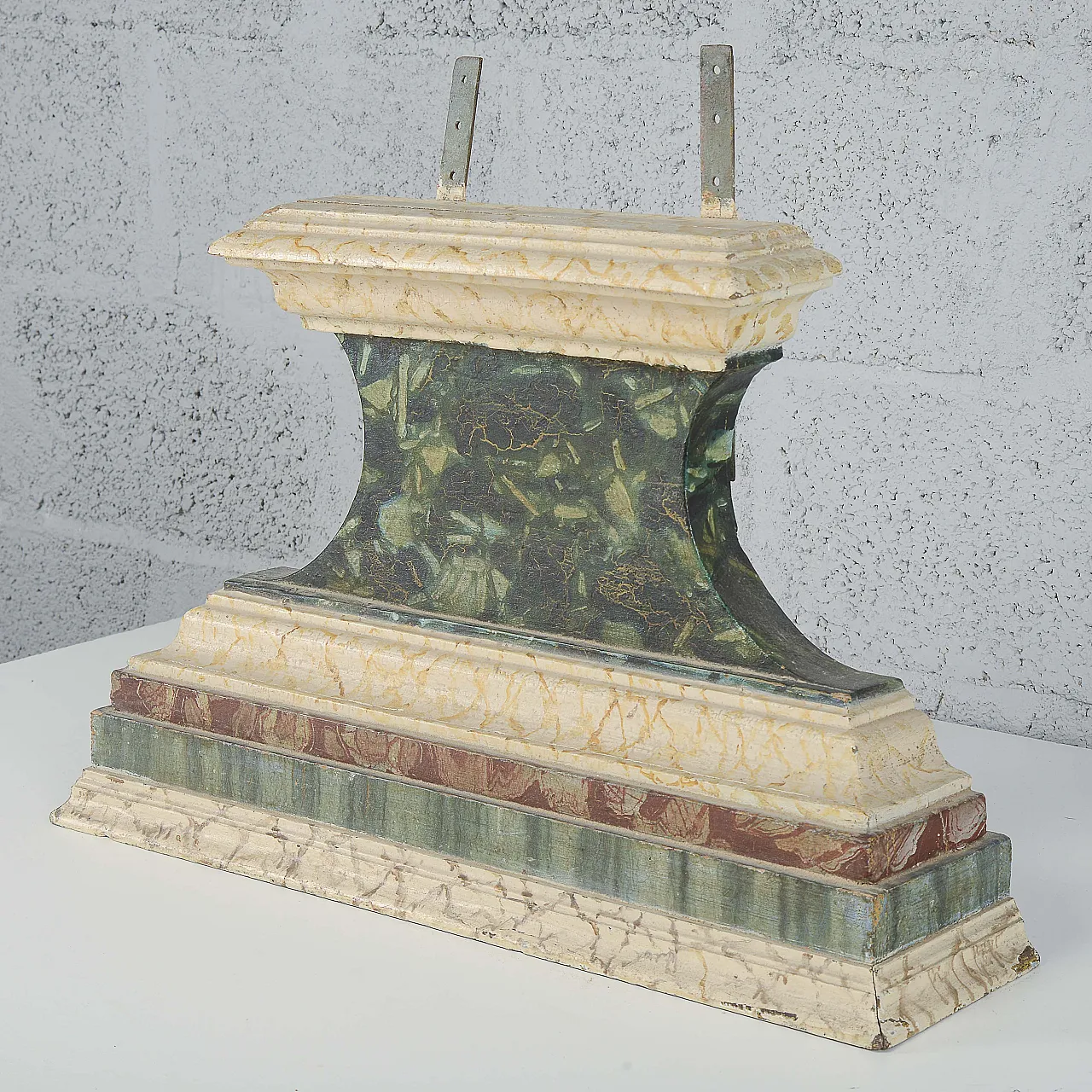 Carved and lacquered wooden pedestal, 18th century 2
