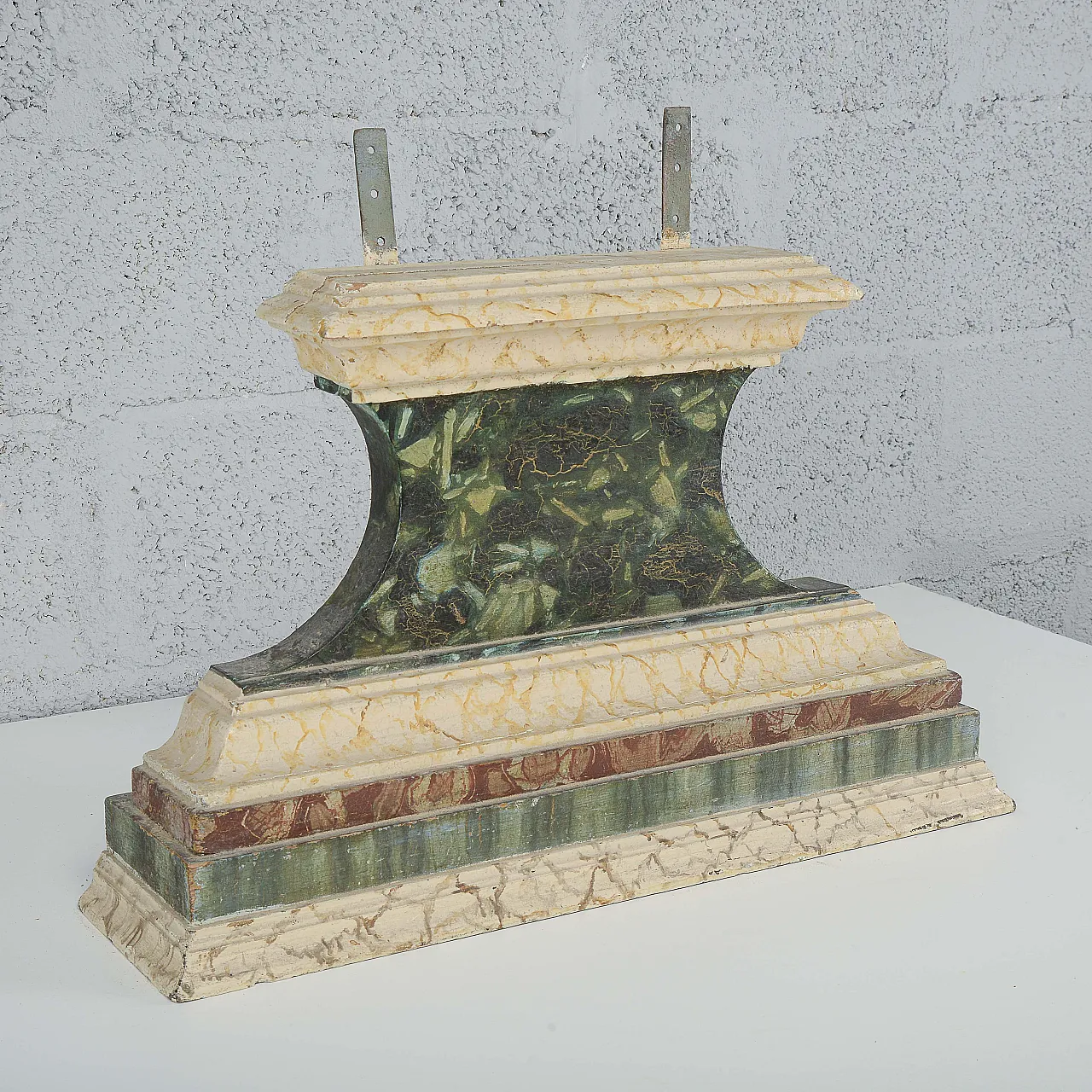 Carved and lacquered wooden pedestal, 18th century 3