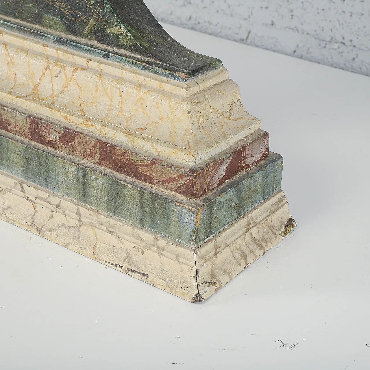 Carved and lacquered wooden pedestal, 18th century 4