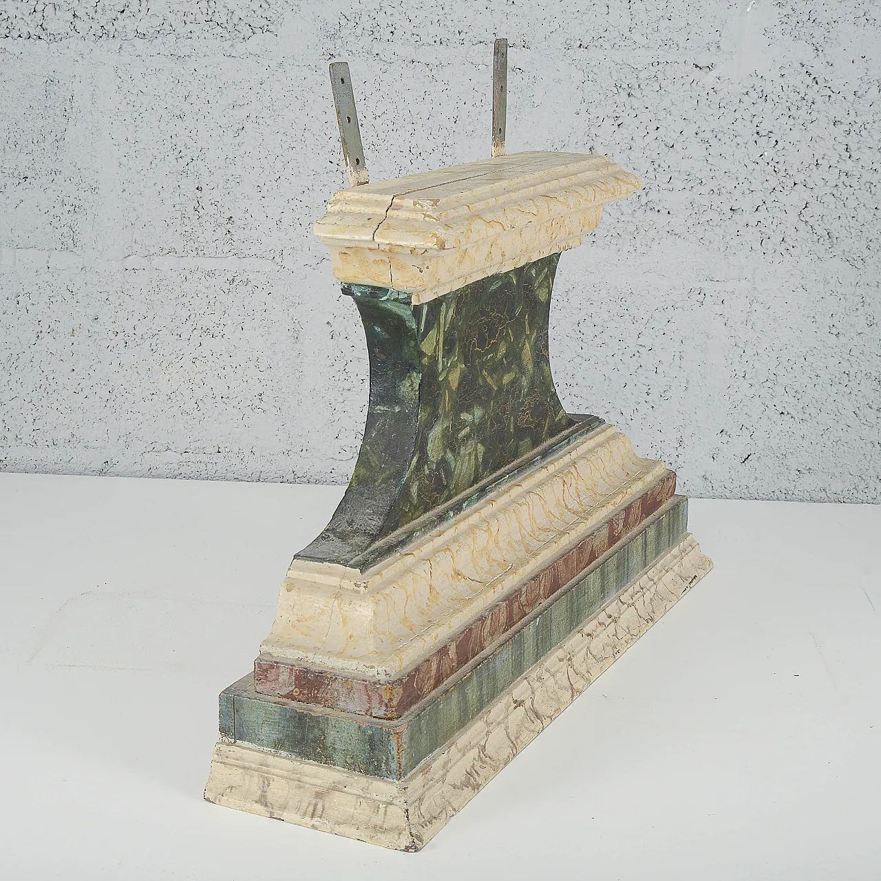 Carved and lacquered wooden pedestal, 18th century 6