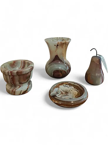 Set of onyx decorative objects