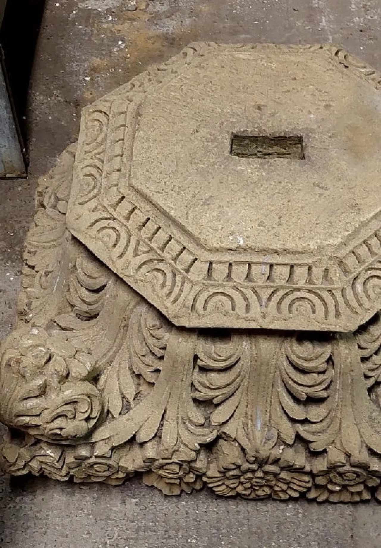 Capital in sandstone or Lecce stone, 19th century 2