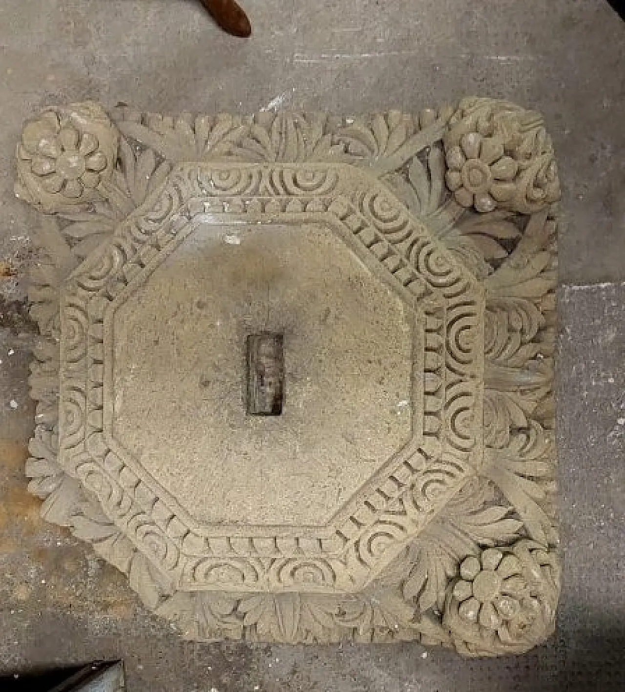 Capital in sandstone or Lecce stone, 19th century 6