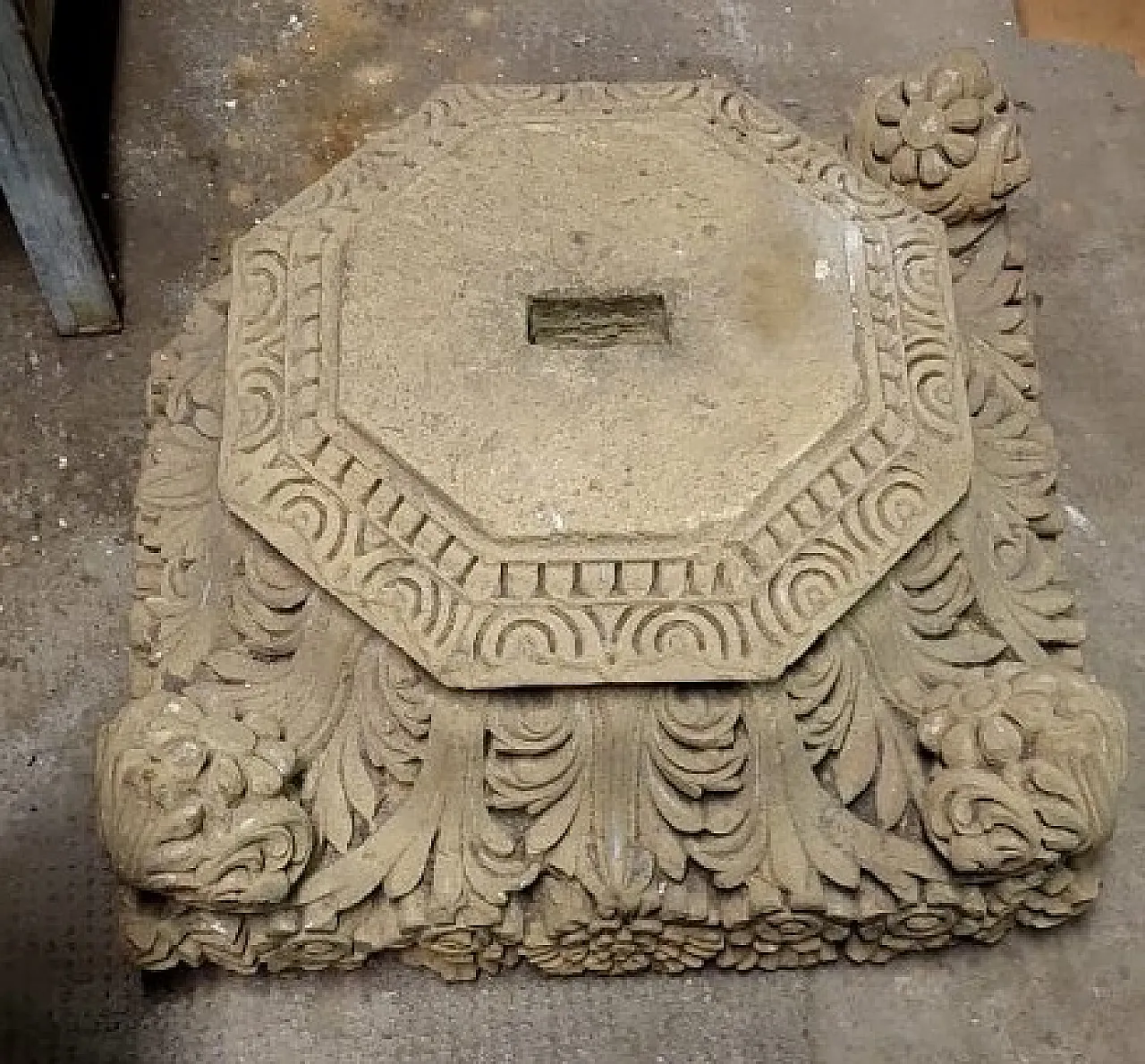 Capital in sandstone or Lecce stone, 19th century 8