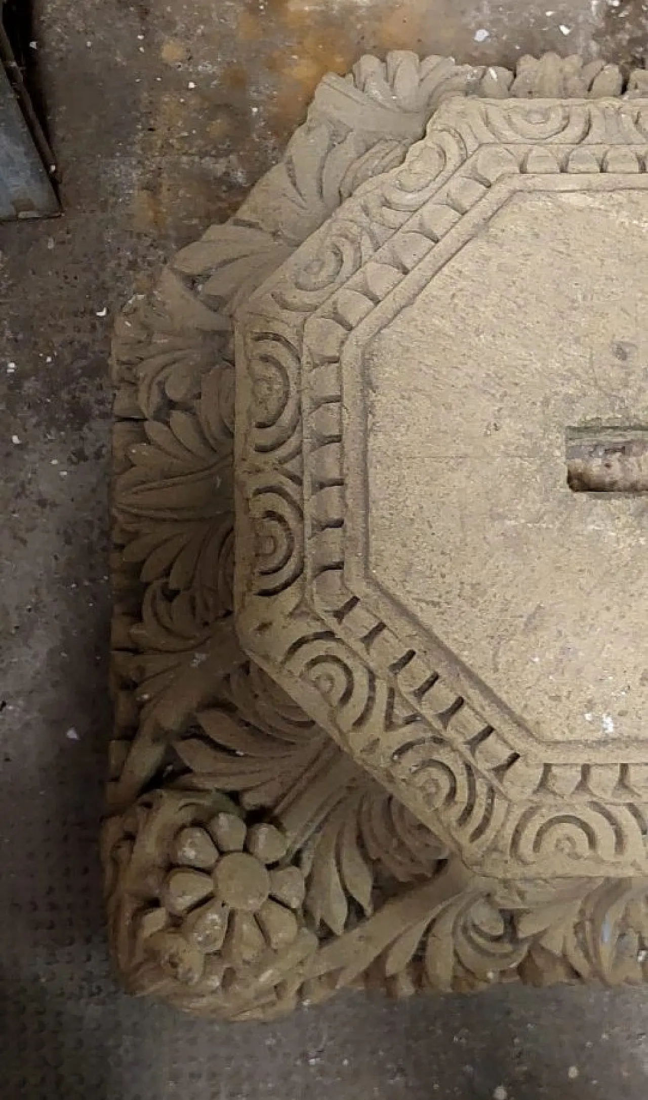 Capital in sandstone or Lecce stone, 19th century 9