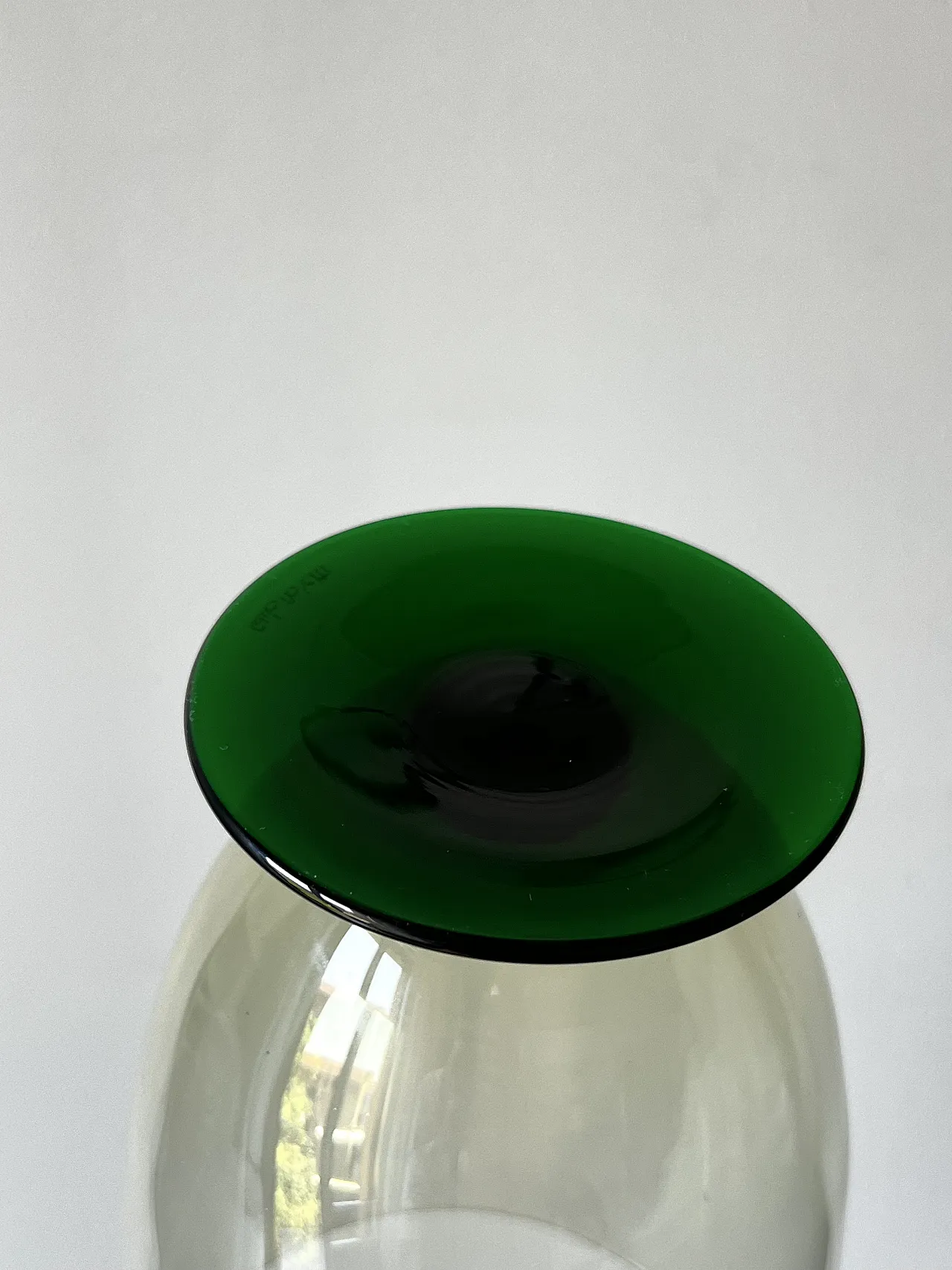 Two-tone Murano glass vase by Carlo Moretti 3
