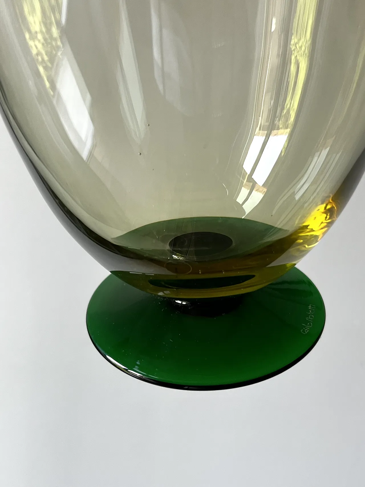 Two-tone Murano glass vase by Carlo Moretti 5