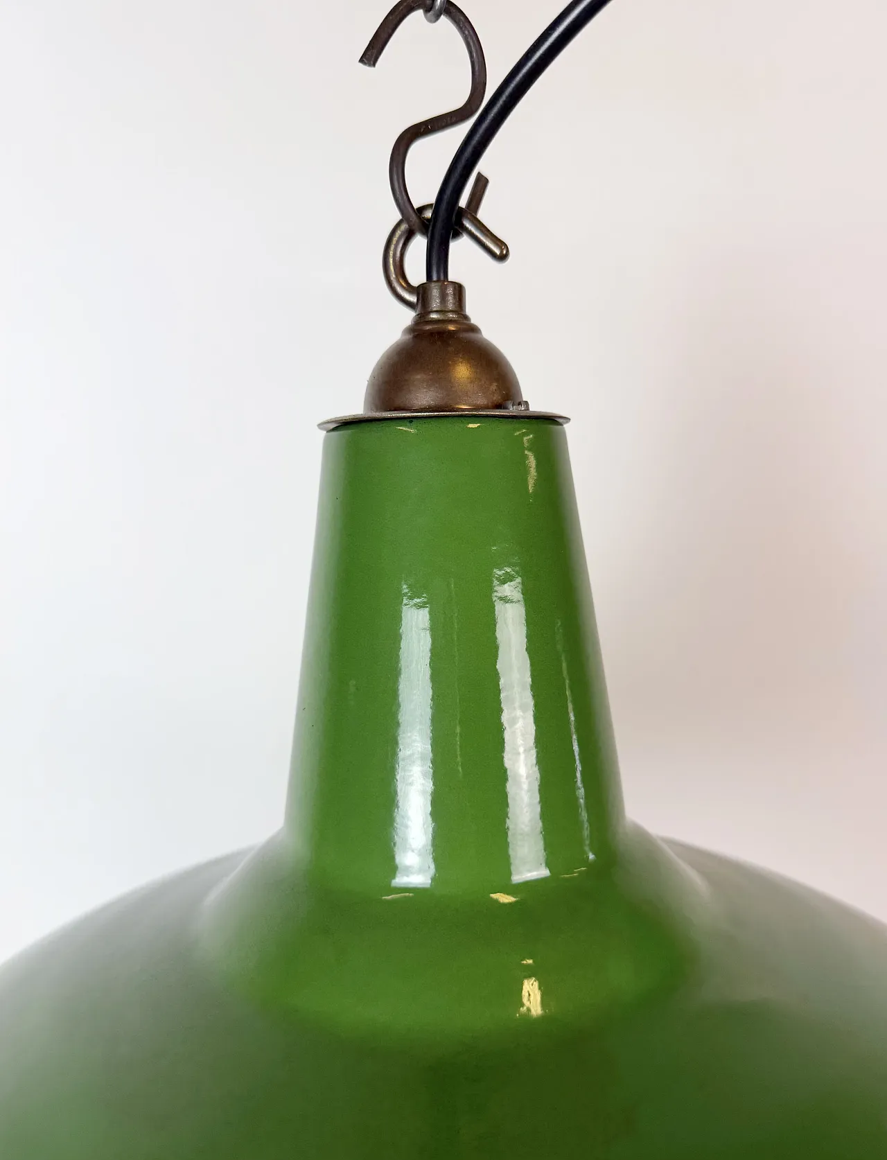 Lampada industriale in smalto verde di Jackson Electrical, anni '70 4
