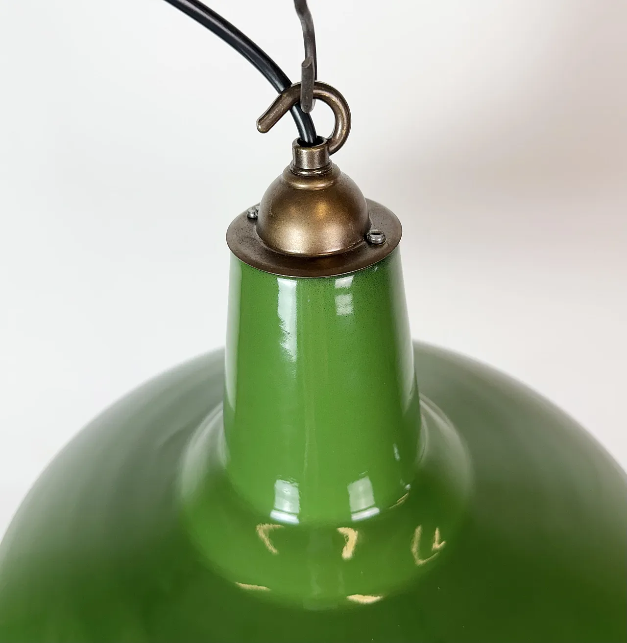 Lampada industriale in smalto verde di Jackson Electrical, anni '70 7