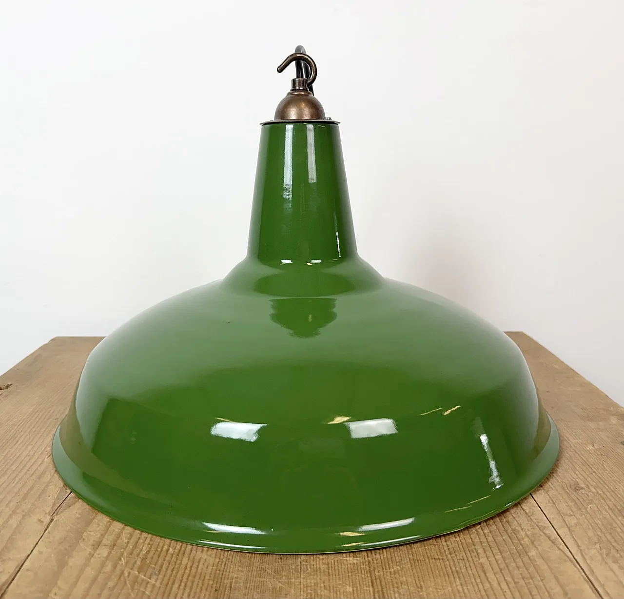 Lampada industriale in smalto verde di Jackson Electrical, anni '70 15