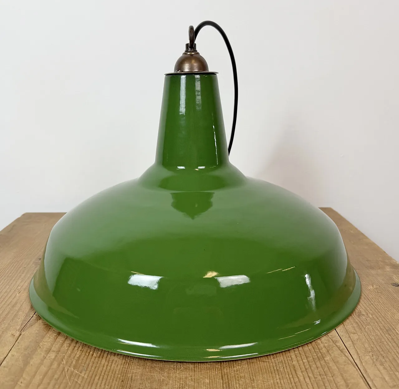 Lampada industriale in smalto verde di Jackson Electrical, anni '70 17