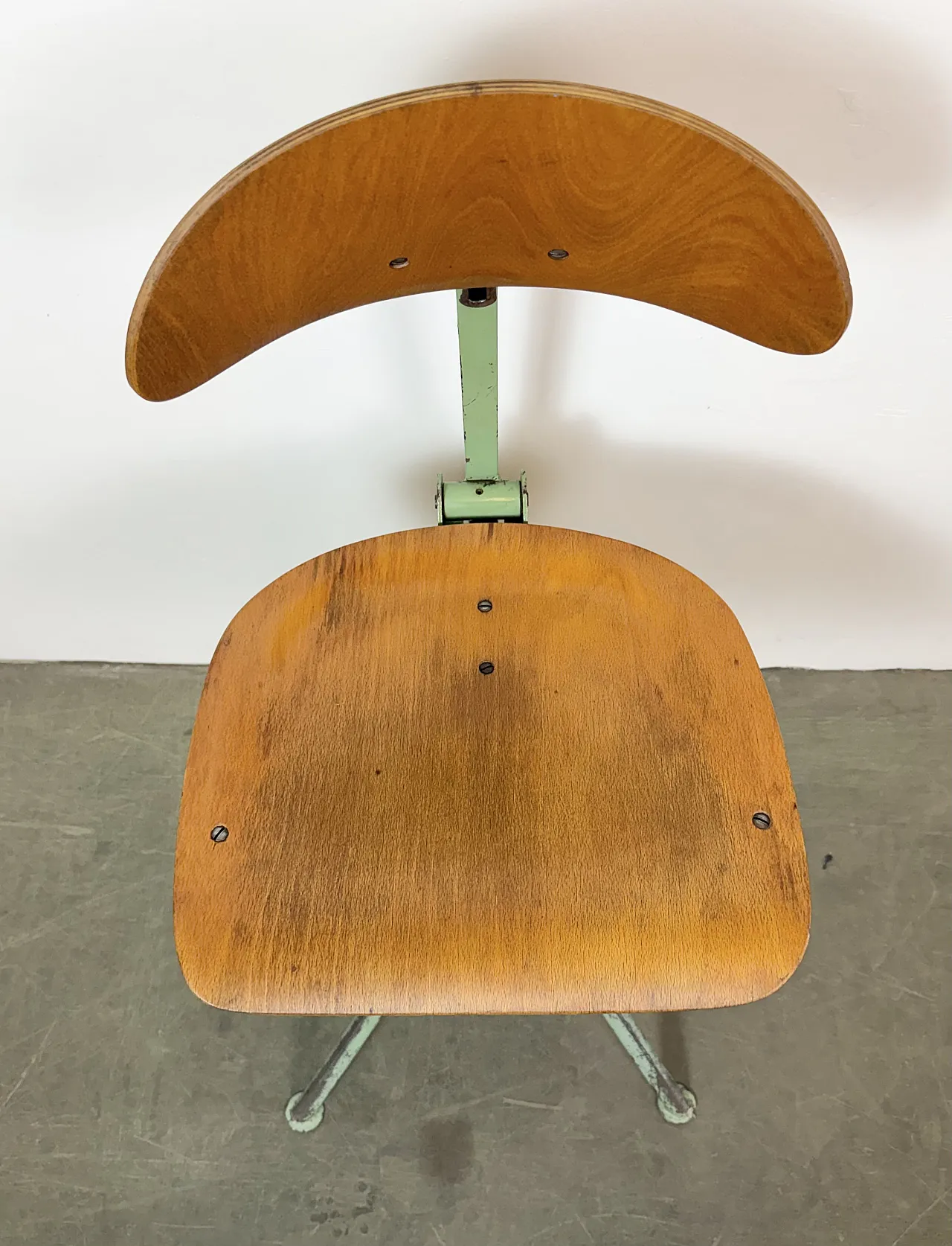 Sedia da officina industriale verde, anni '50 6