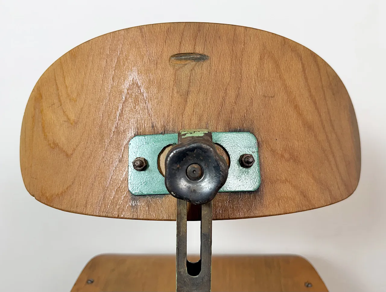 Sedia da officina industriale verde, anni '50 15