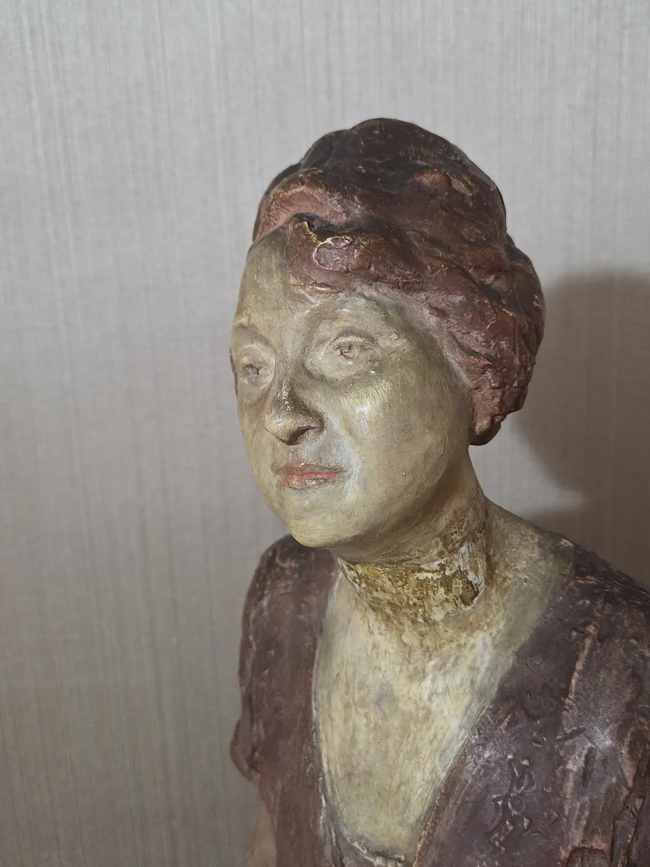 Luigi Betti, Seated woman, polycrome plaster, 1930s 1