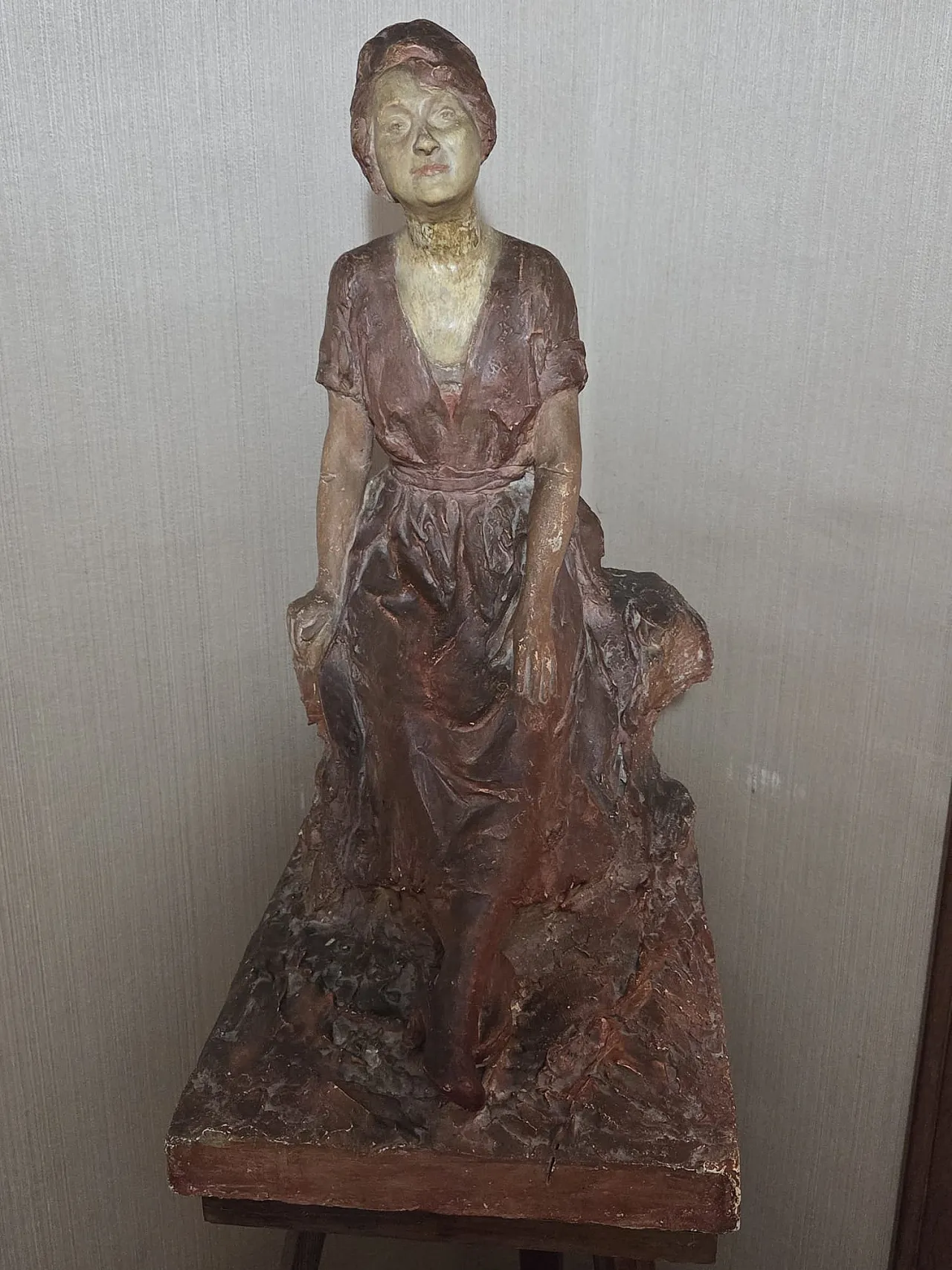 Luigi Betti, Seated woman, polycrome plaster, 1930s 6