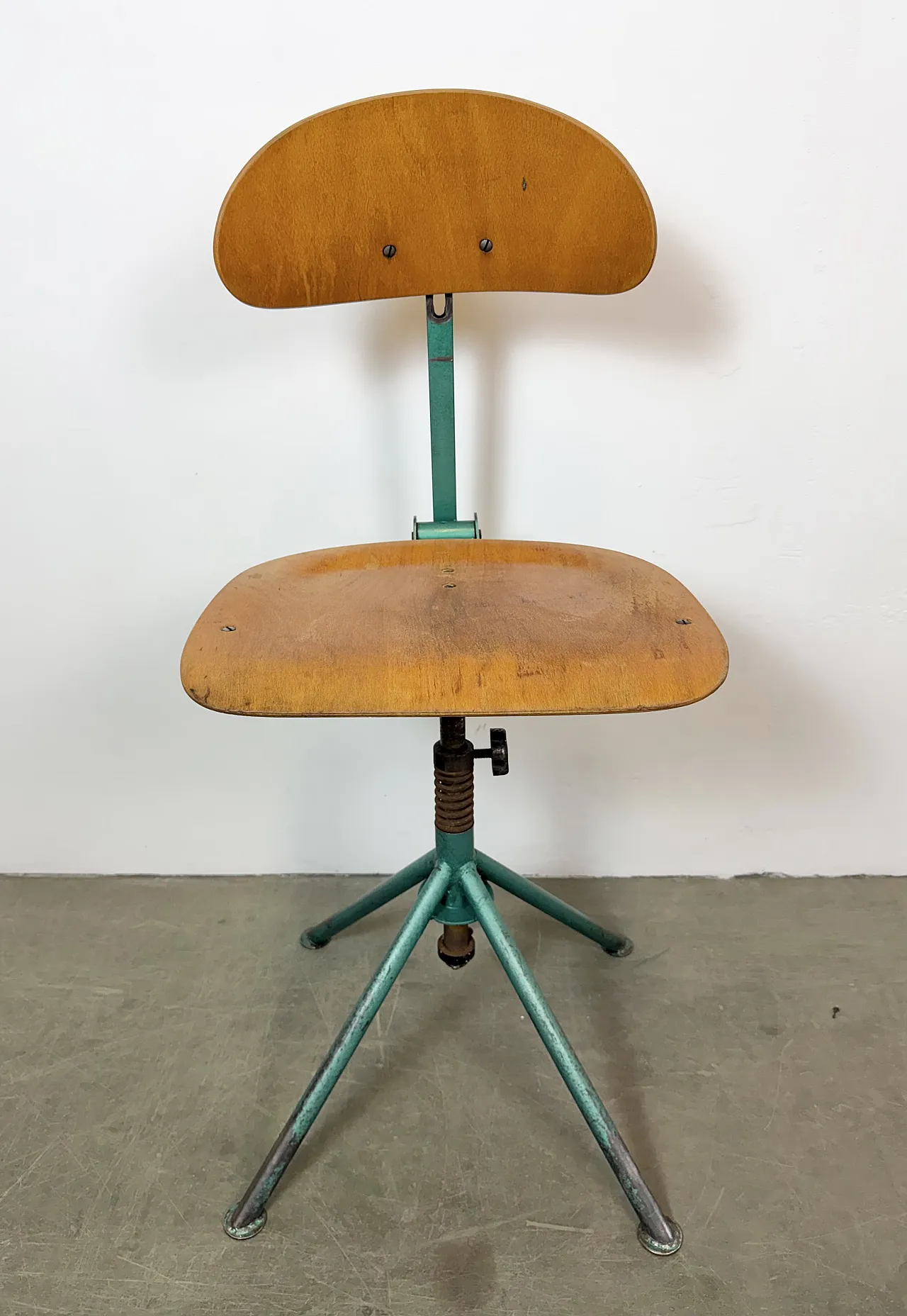 Sedia da officina industriale verde, anni '50 4