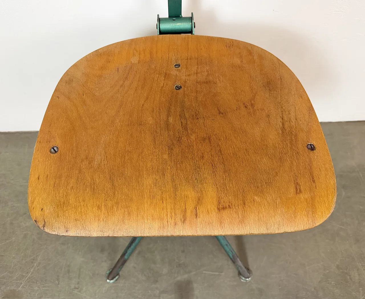 Sedia da officina industriale verde, anni '50 7