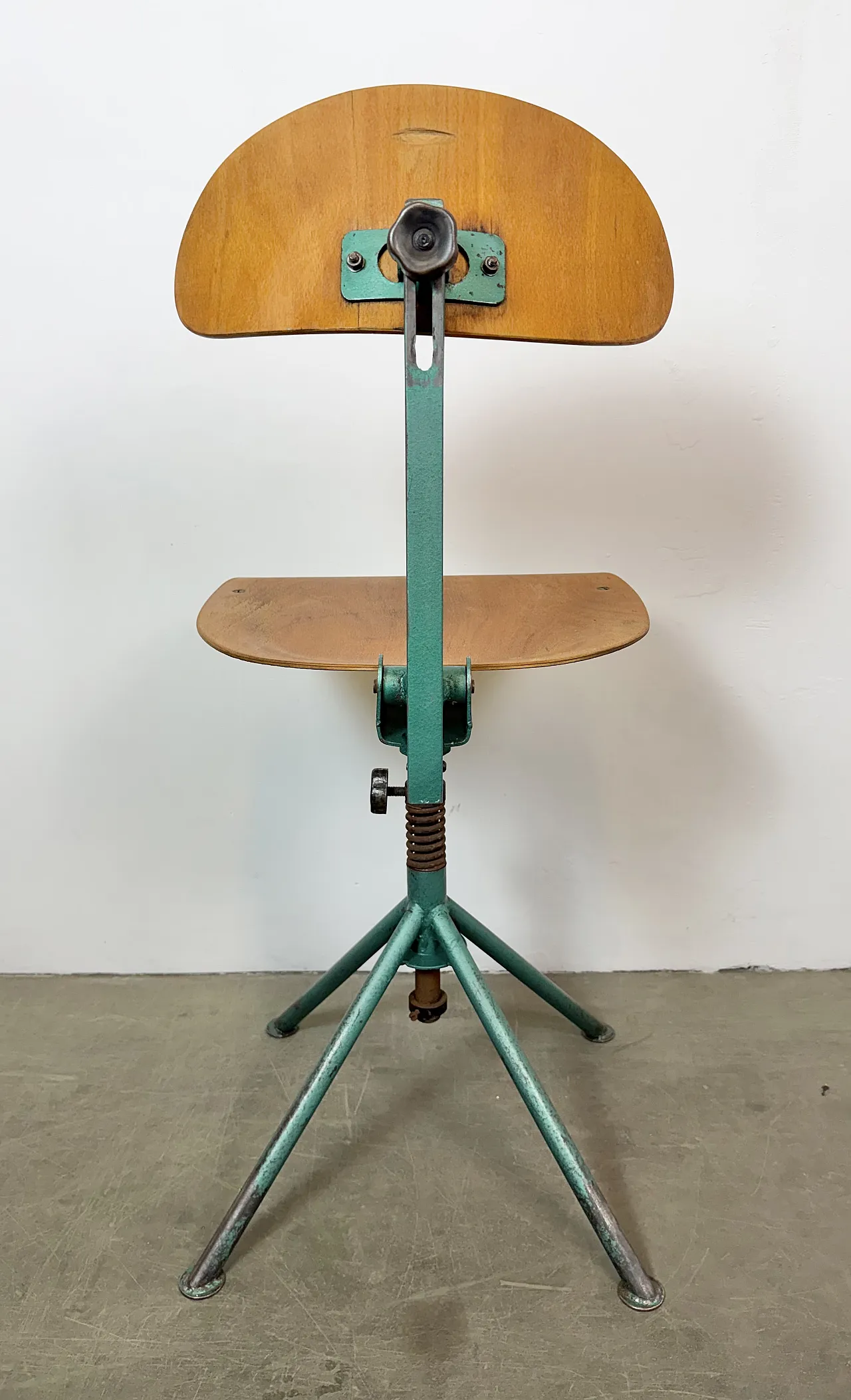 Sedia da officina industriale verde, anni '50 12