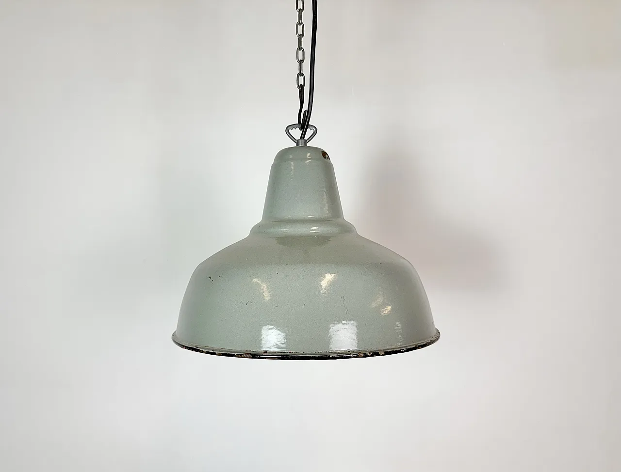 Lampada a sospensione industriale in smalto grigio, anni '60 2