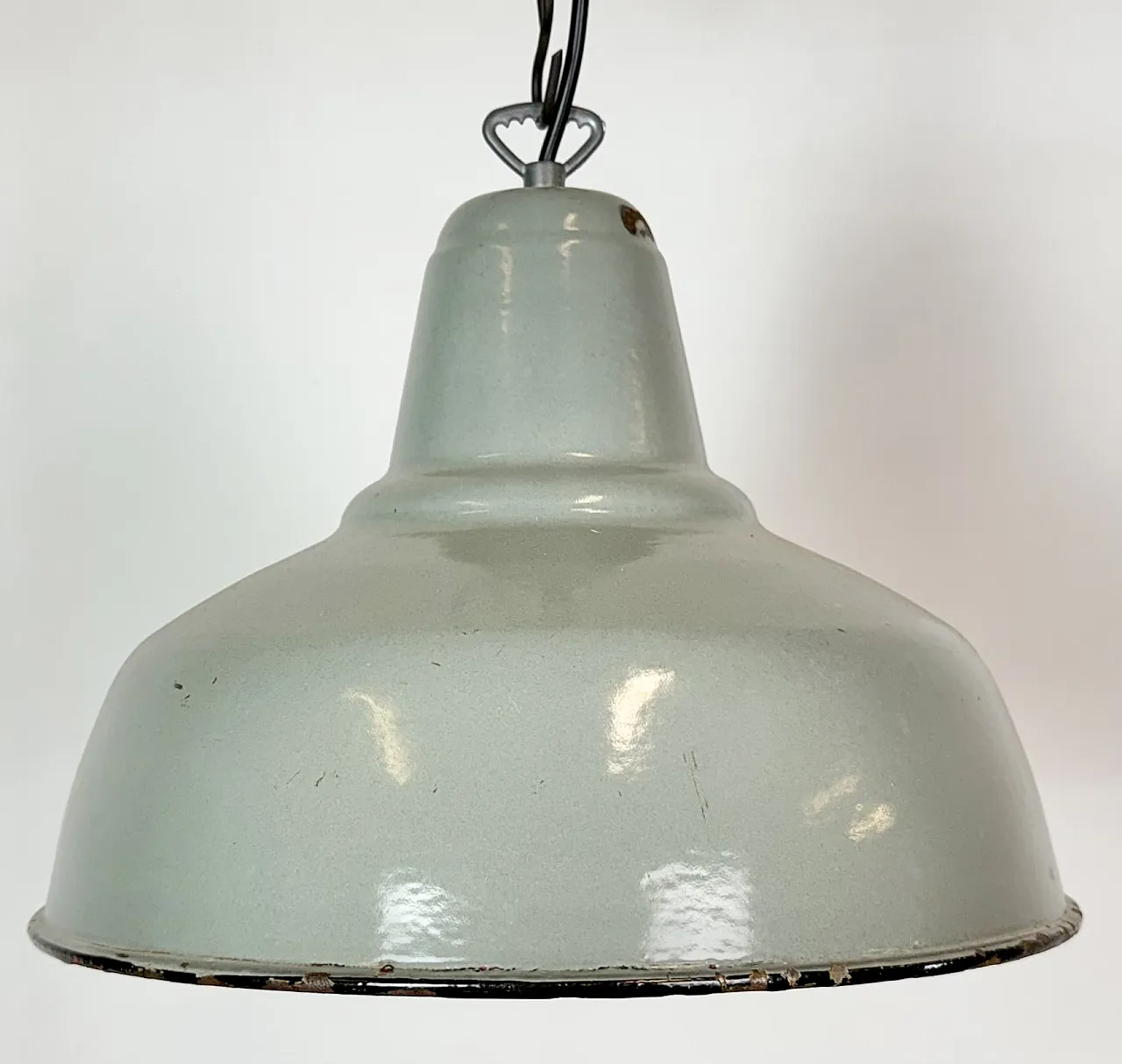Lampada a sospensione industriale in smalto grigio, anni '60 3